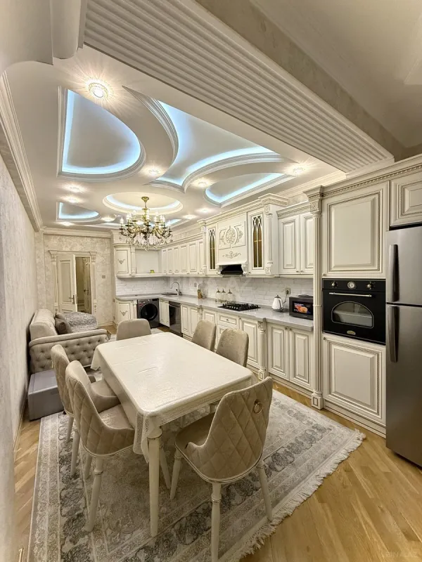 Satılır 4 otaqlı mənzil 170 m²