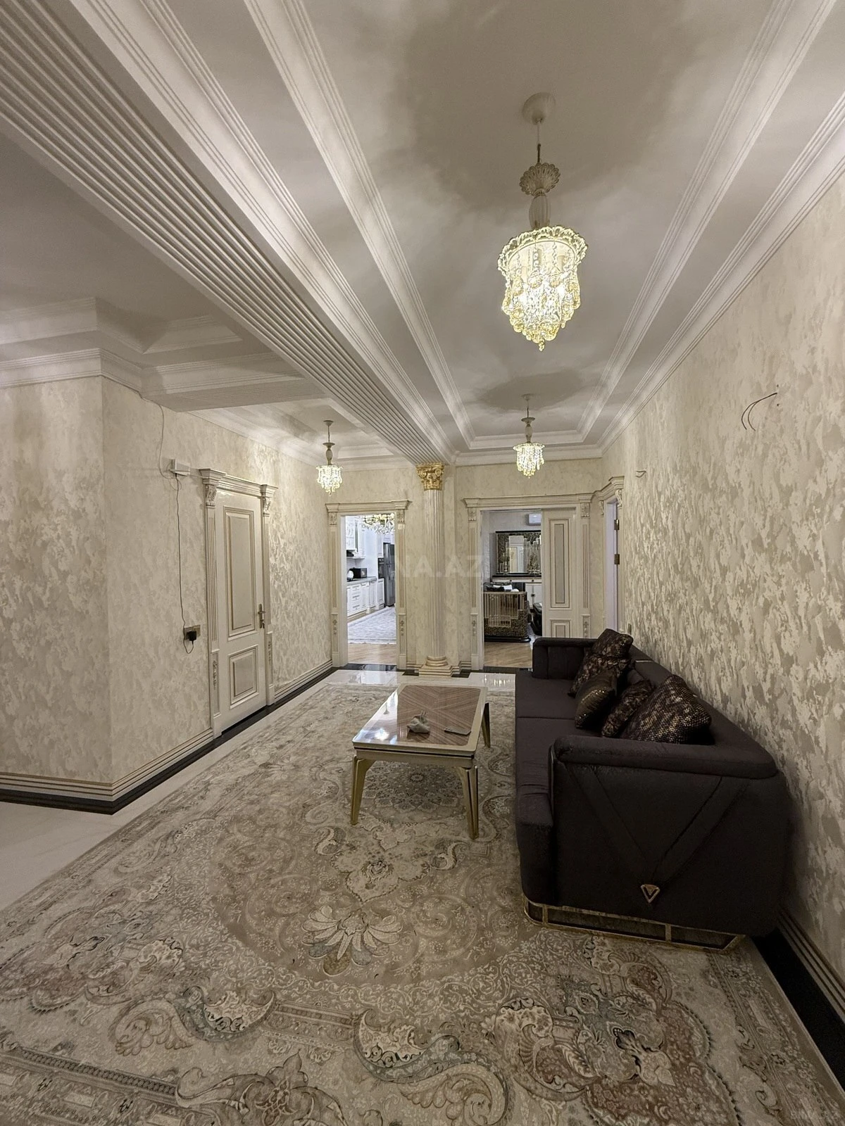 Satılır 4 otaqlı mənzil 170 m²