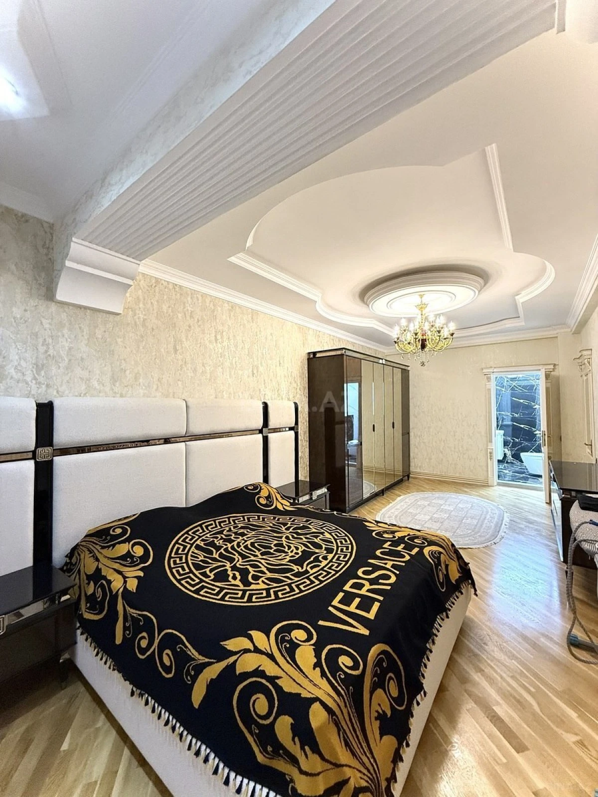 Satılır 4 otaqlı mənzil 170 m²