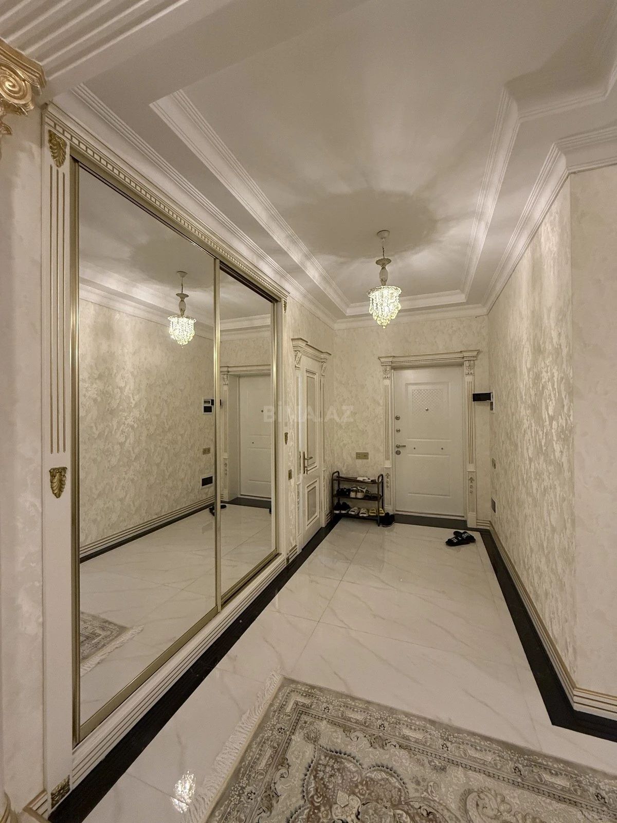 Satılır 4 otaqlı mənzil 170 m²