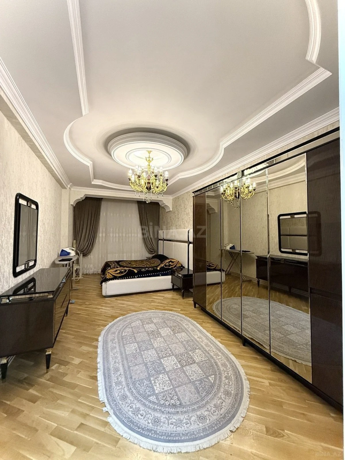 Satılır 4 otaqlı mənzil 170 m²
