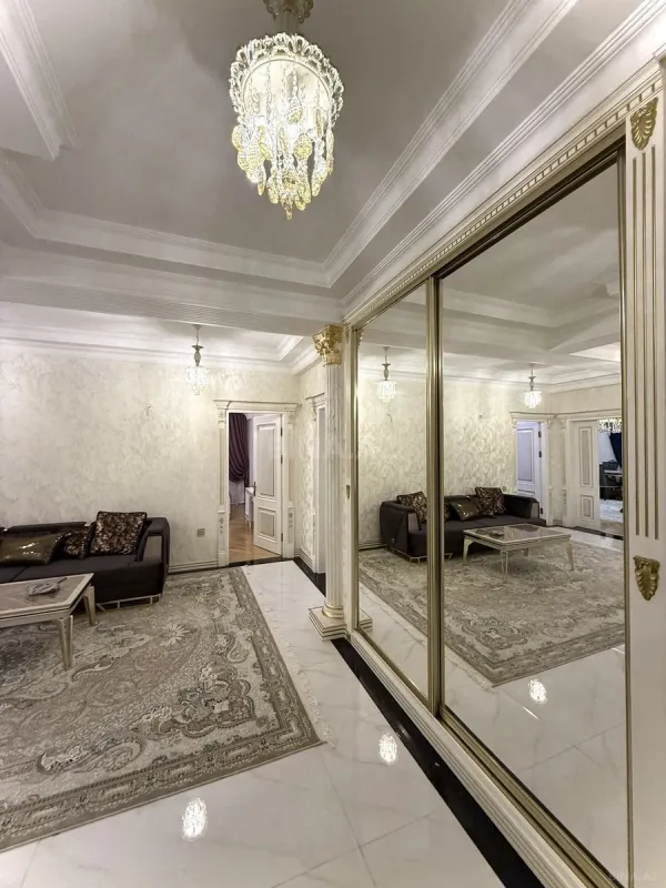 Satılır 4 otaqlı mənzil 170 m²