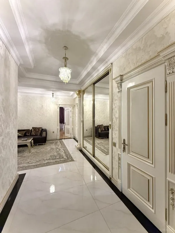 Satılır 4 otaqlı mənzil 170 m²
