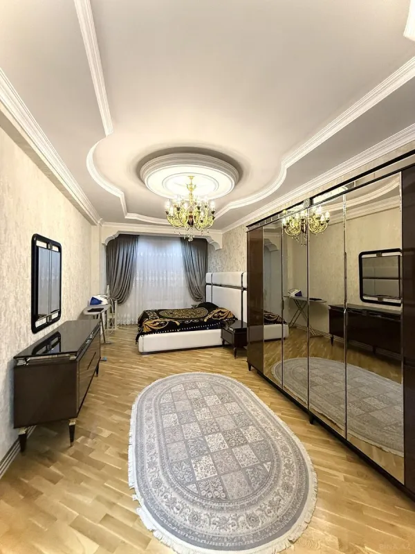 Satılır 4 otaqlı mənzil 170 m²