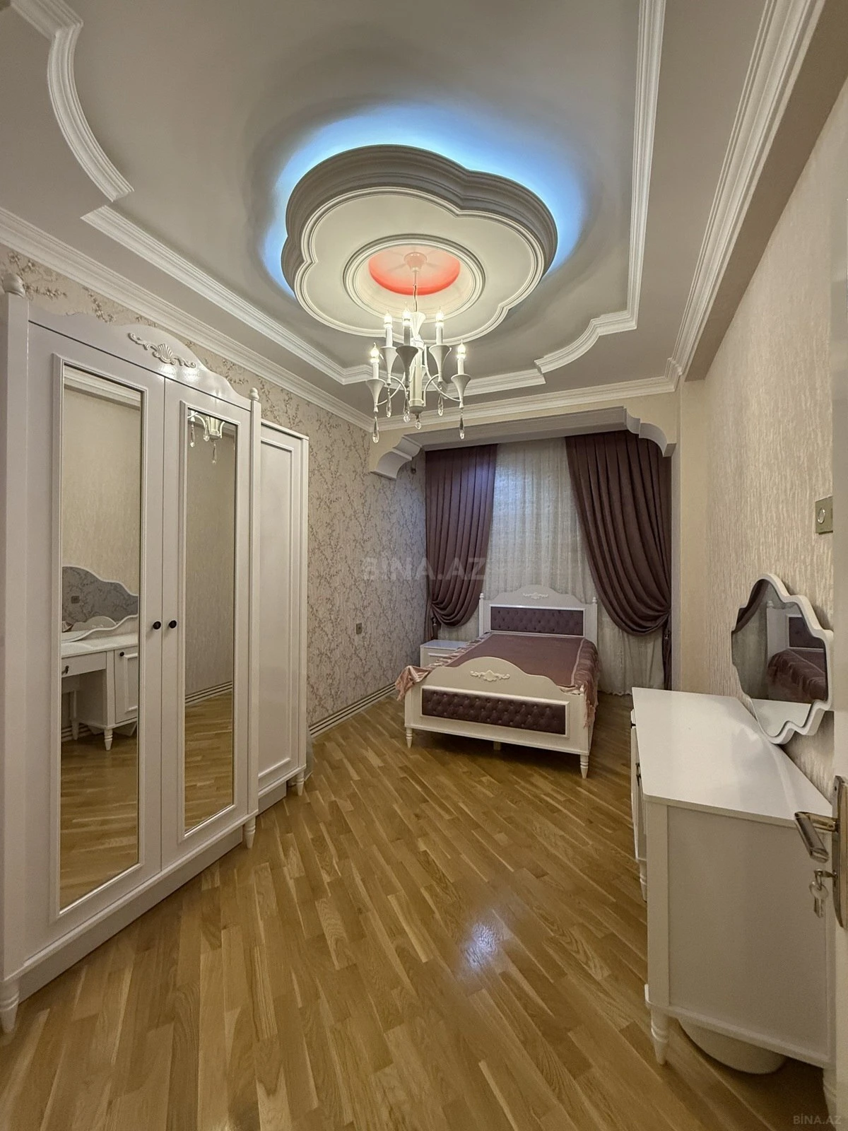 Satılır 4 otaqlı mənzil 170 m²