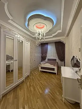 Satılır 4 otaqlı mənzil 170 m²