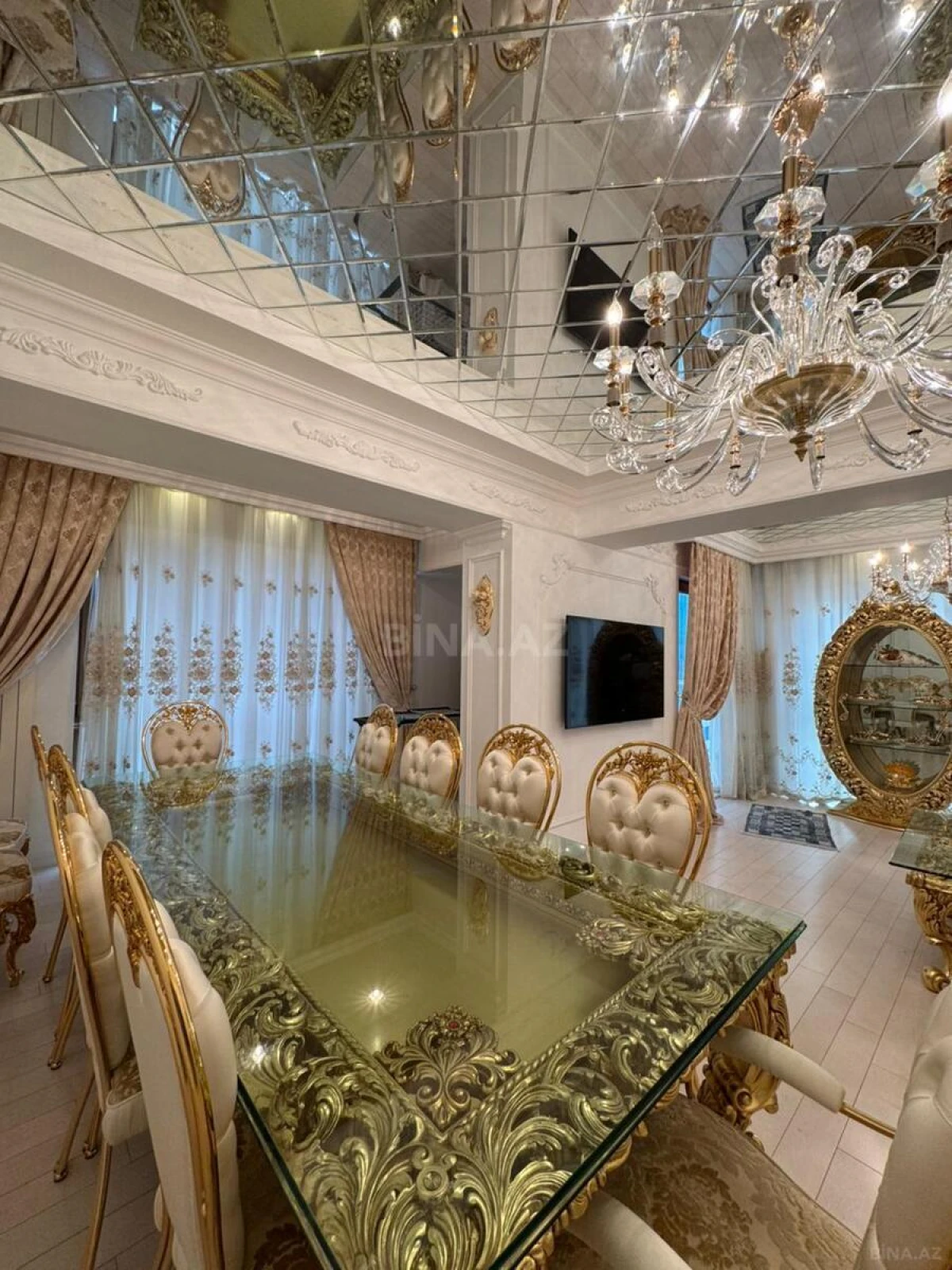 Satılır 4 otaqlı mənzil 181 m²