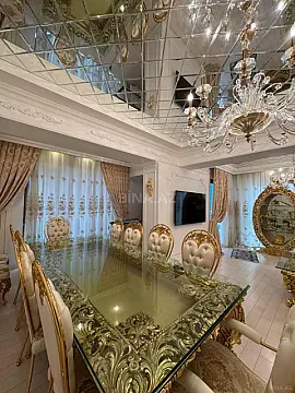 Satılır 4 otaqlı mənzil 181 m²