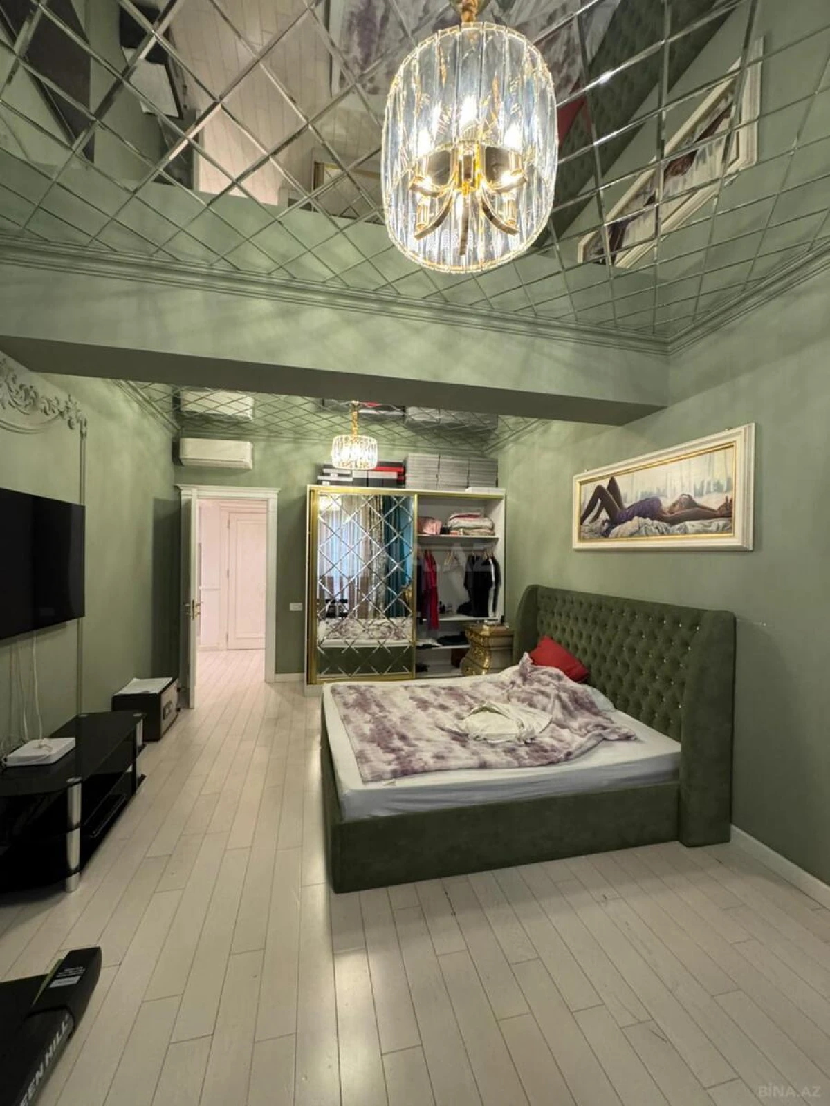 Satılır 4 otaqlı mənzil 181 m²