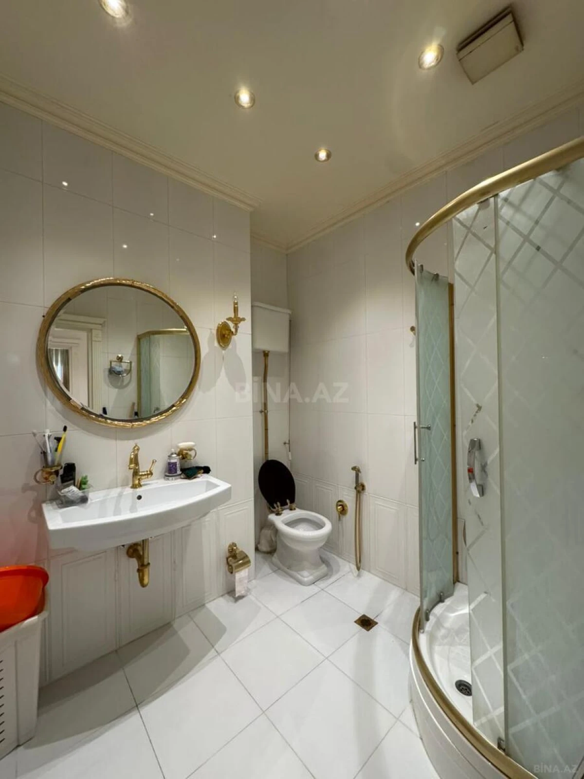 Satılır 4 otaqlı mənzil 181 m²