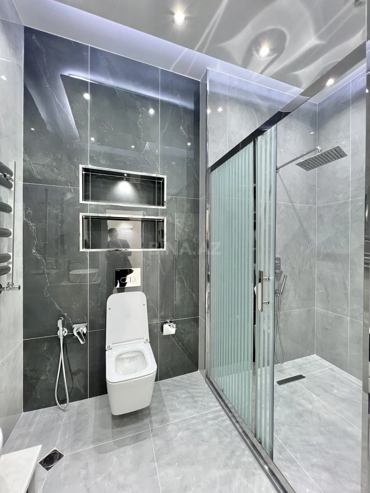 Satılır 3 otaqlı mənzil 99 m²