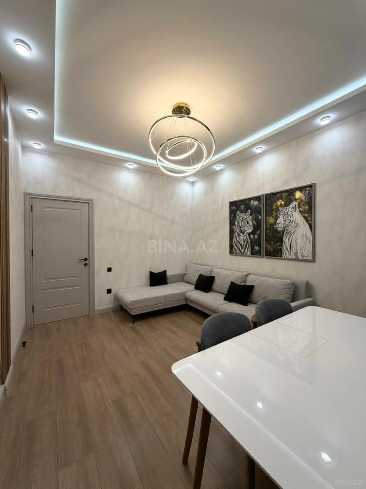 Satılır 2 otaqlı mənzil 56 m²
