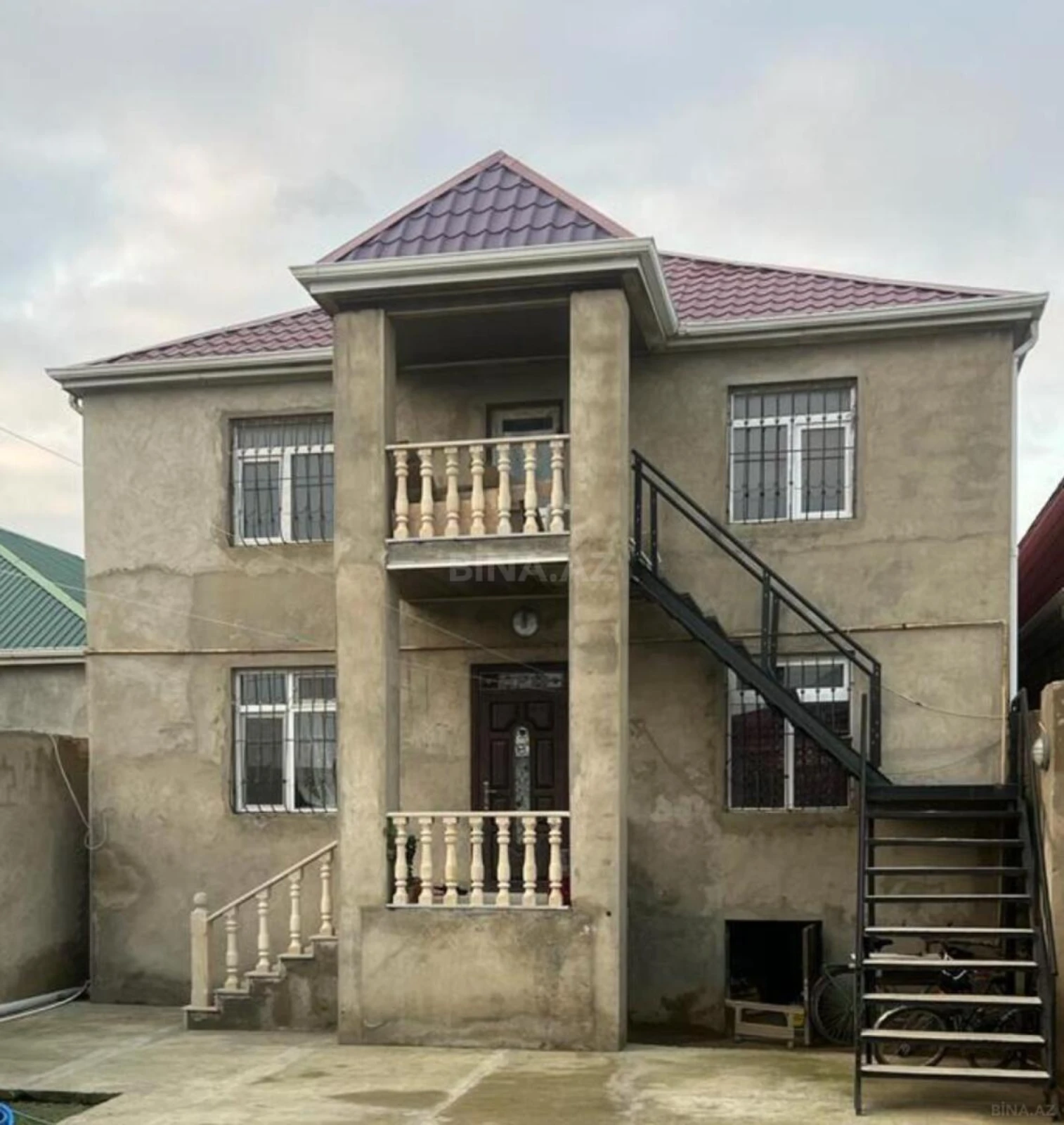 Satılır 4 otaqlı həyət evi 172 m²