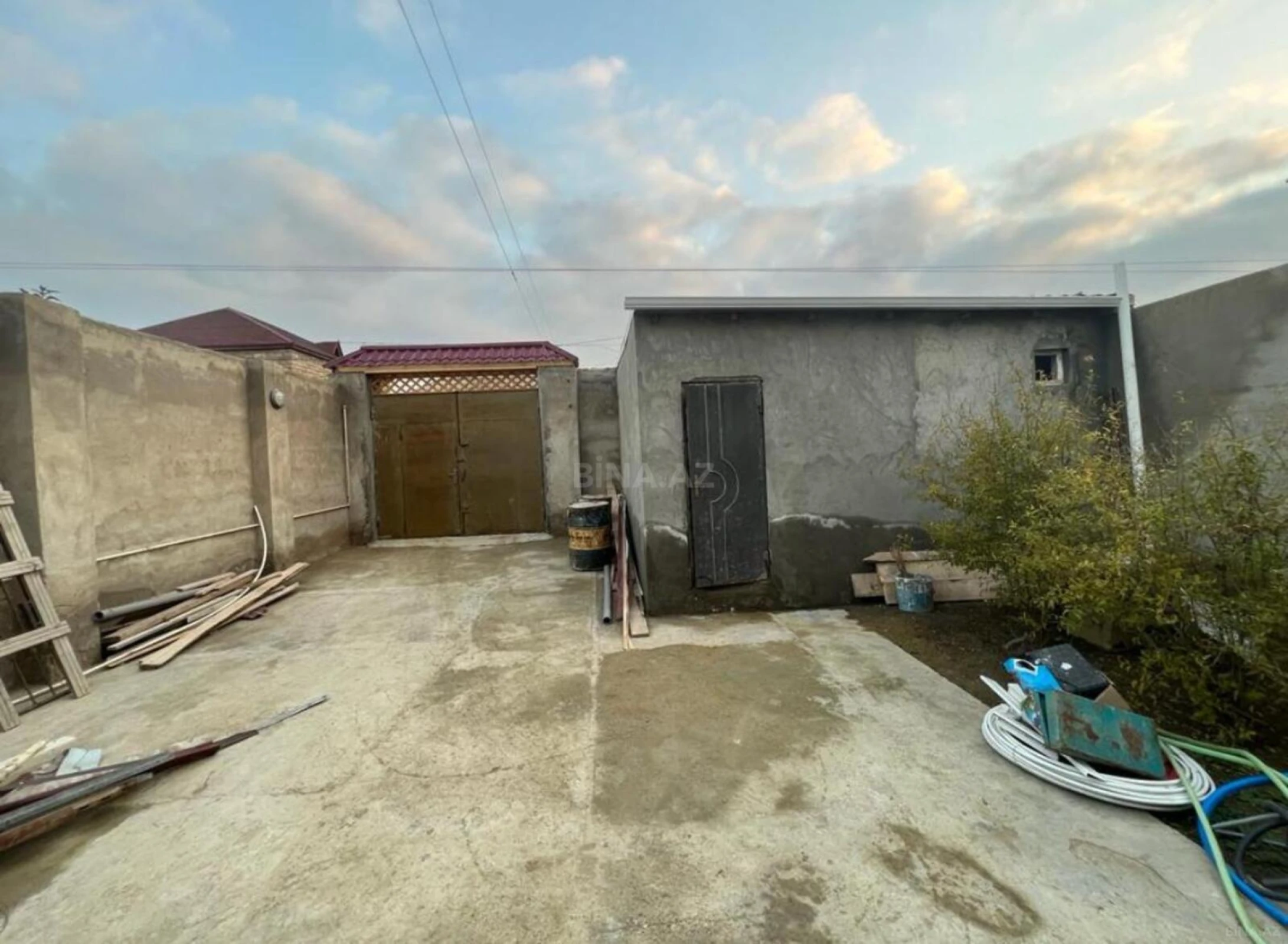 Satılır 4 otaqlı həyət evi 172 m²