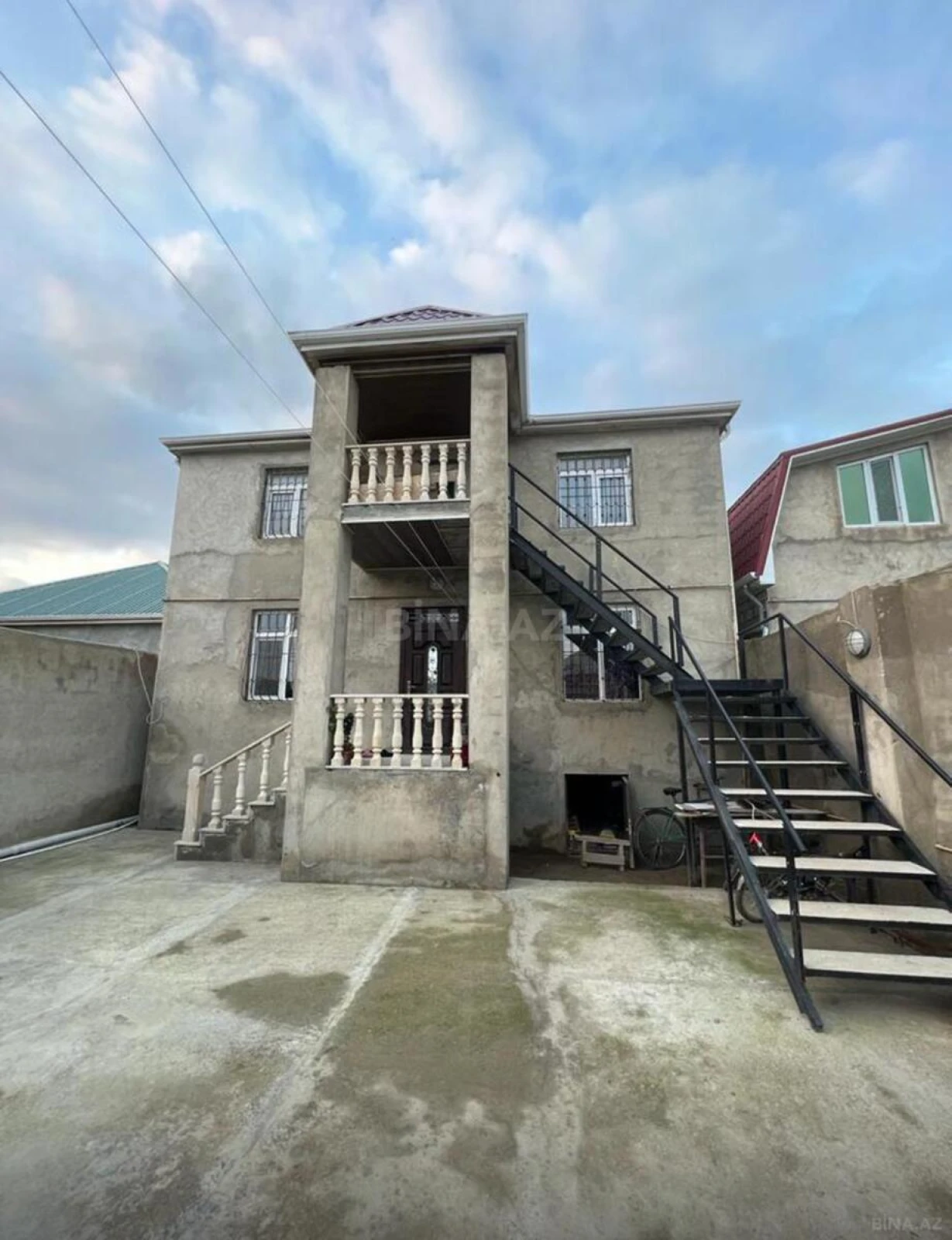 Satılır 4 otaqlı həyət evi 172 m²