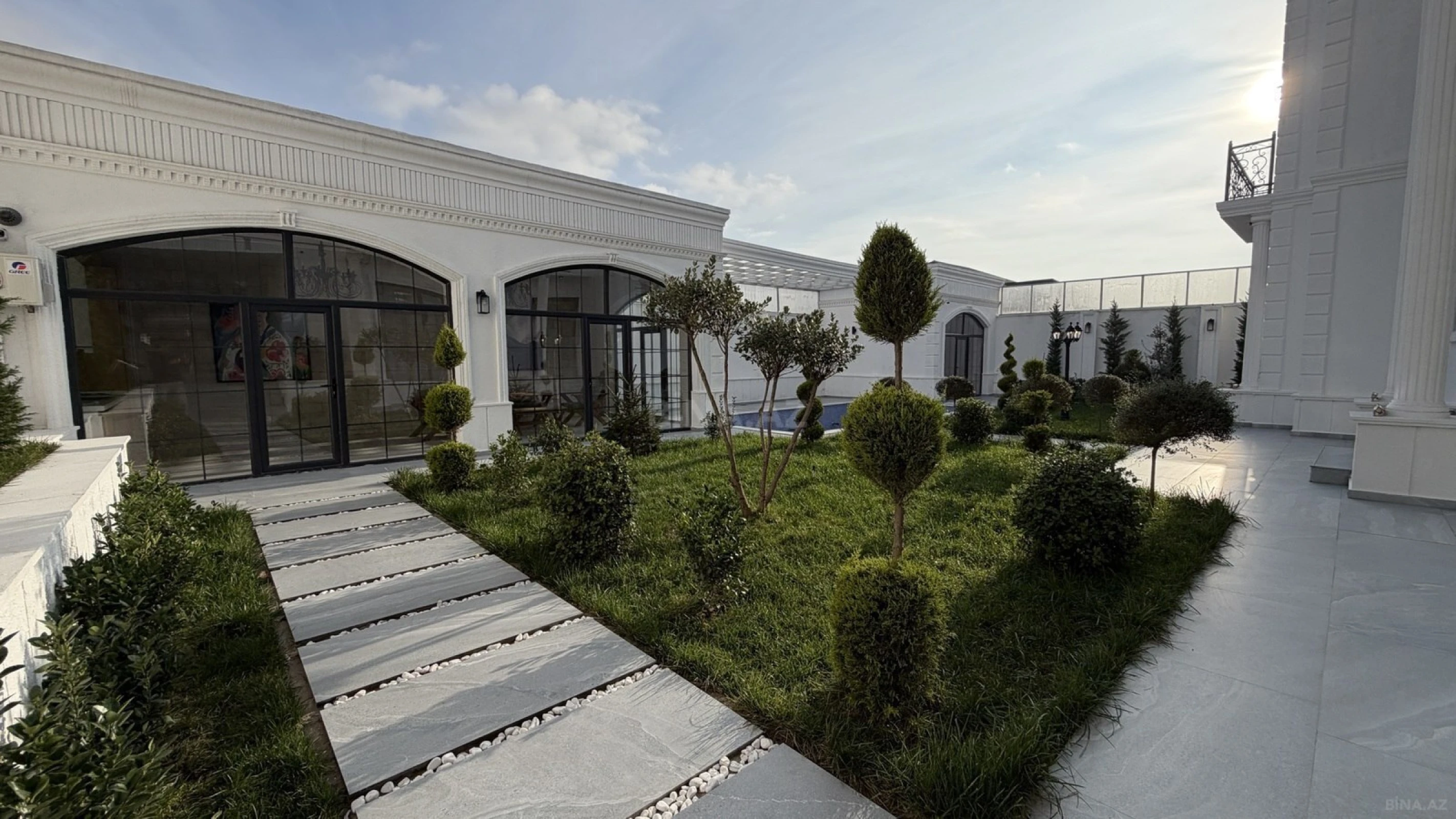 Satılır 7 otaqlı həyət evi 500 m²