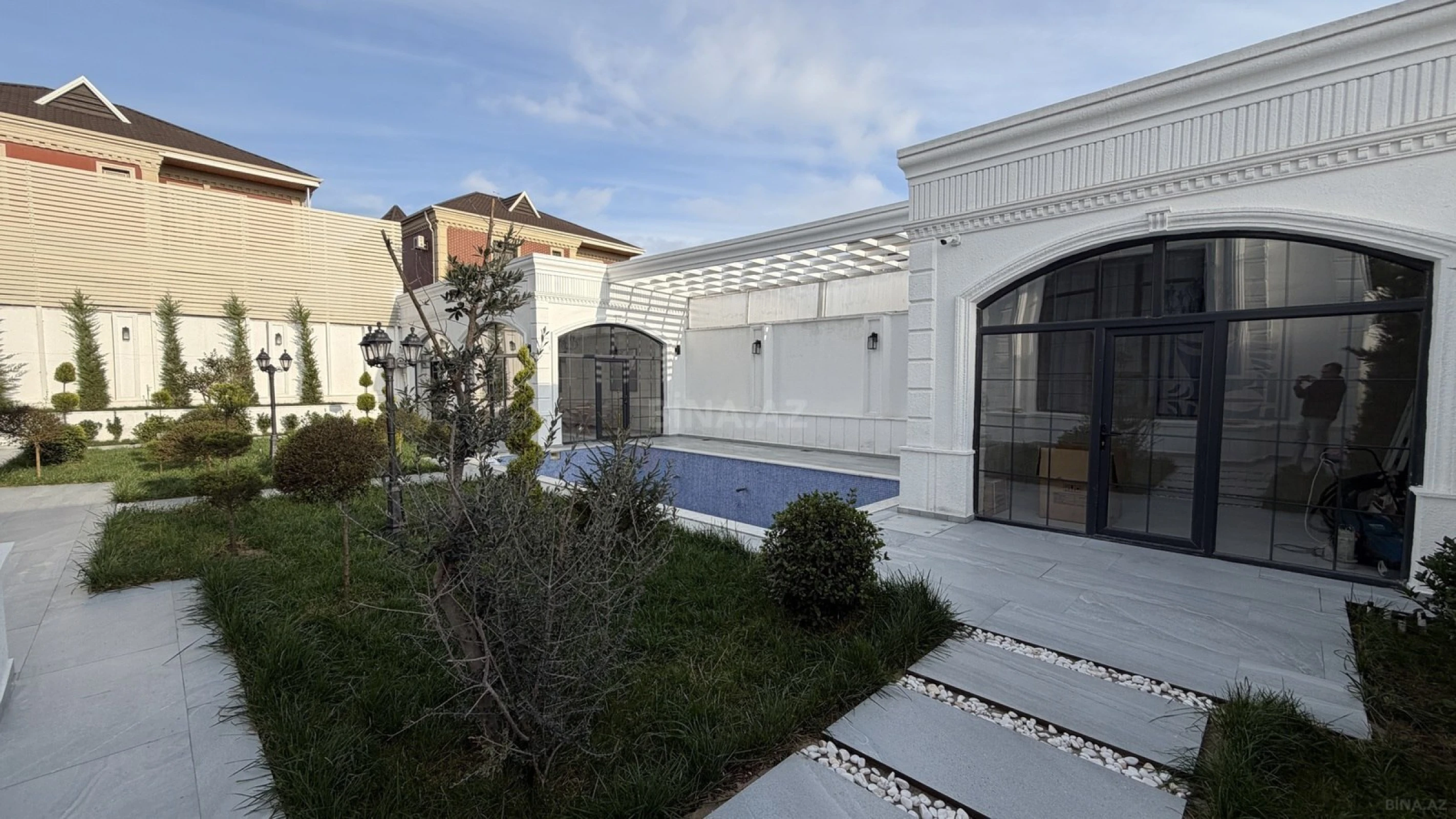 Satılır 7 otaqlı həyət evi 500 m²