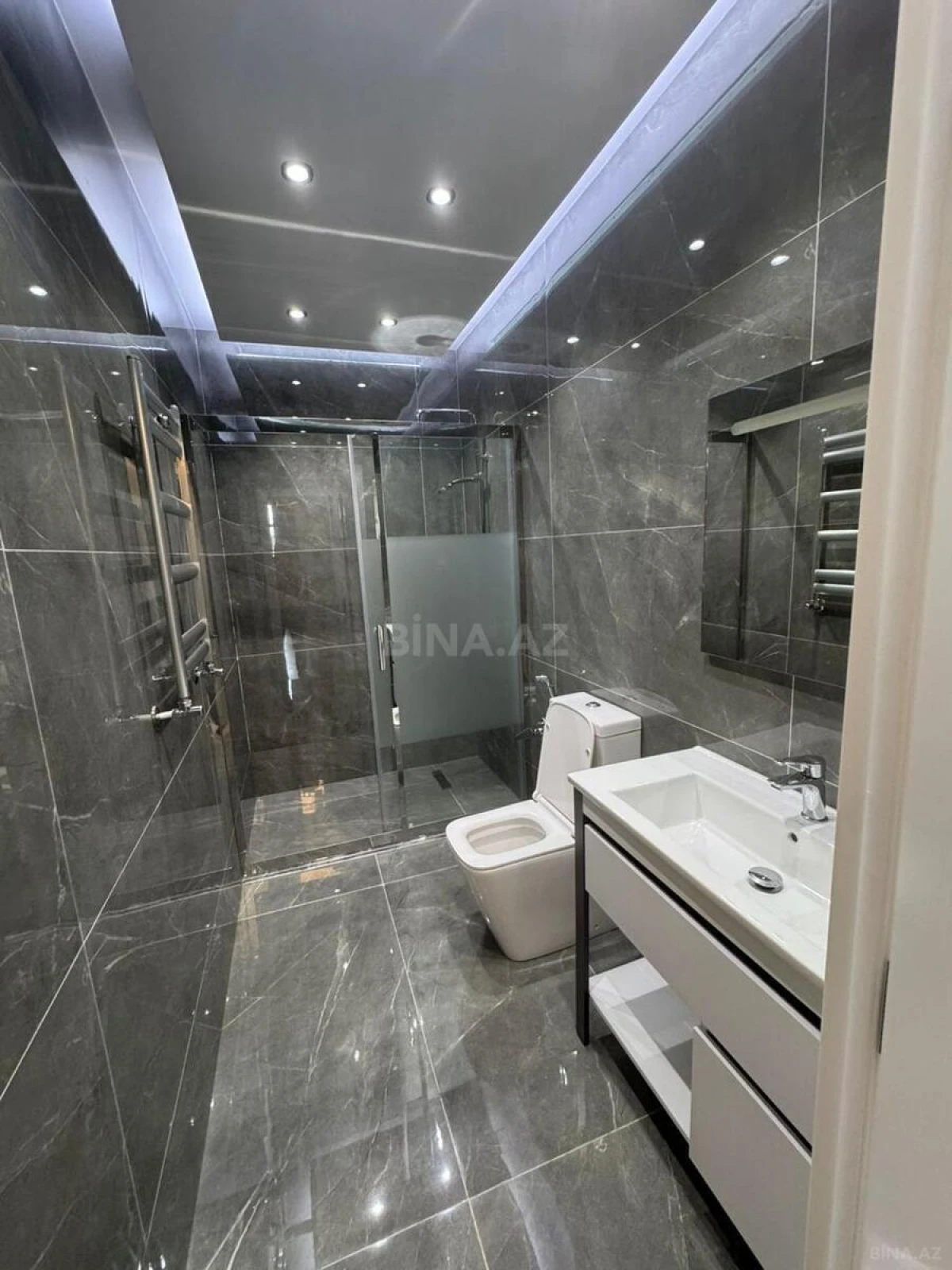 Satılır 7 otaqlı həyət evi 380 m²