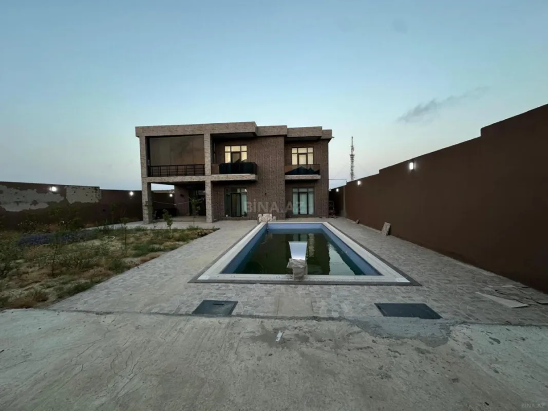 Satılır 7 otaqlı həyət evi 380 m²