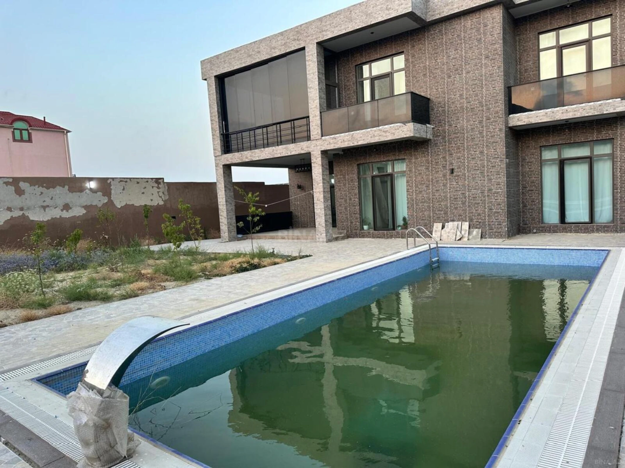 Satılır 7 otaqlı həyət evi 380 m²