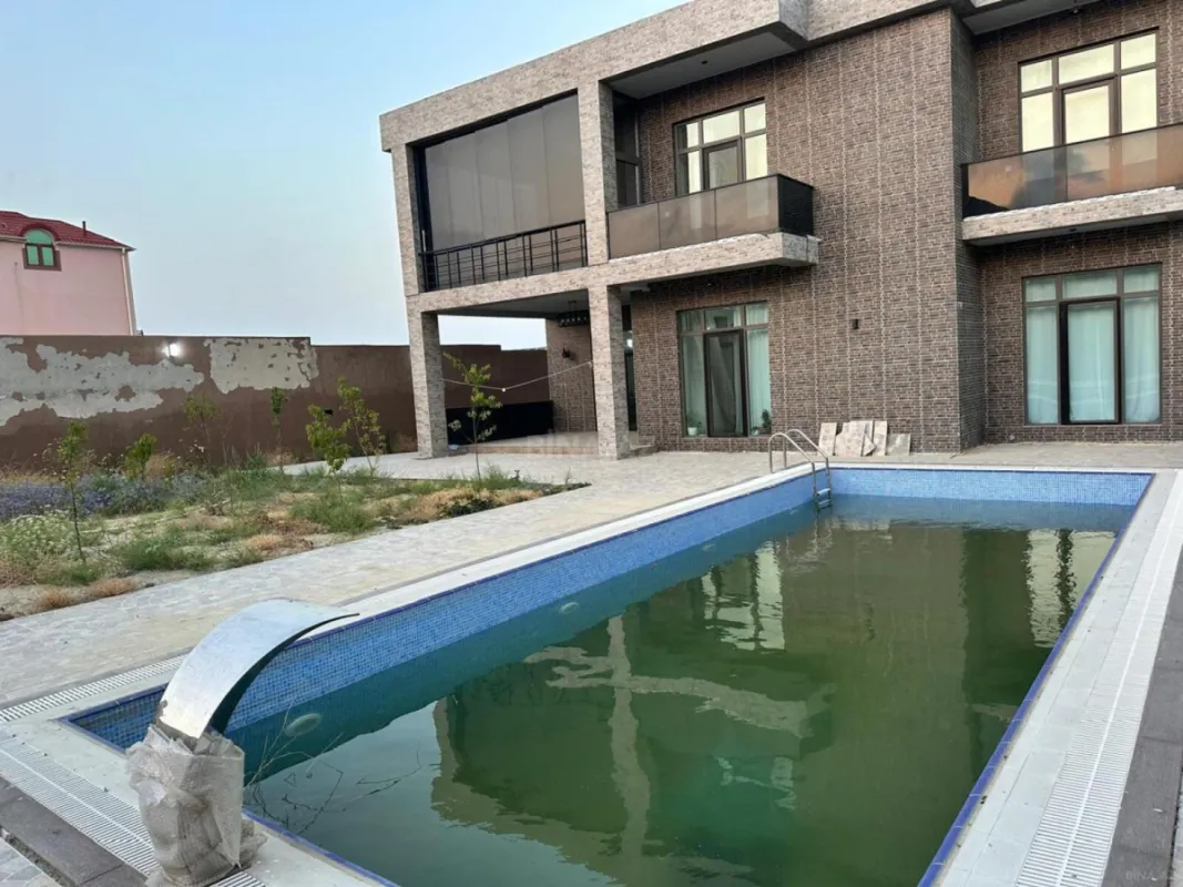 Satılır 7 otaqlı həyət evi 380 m²