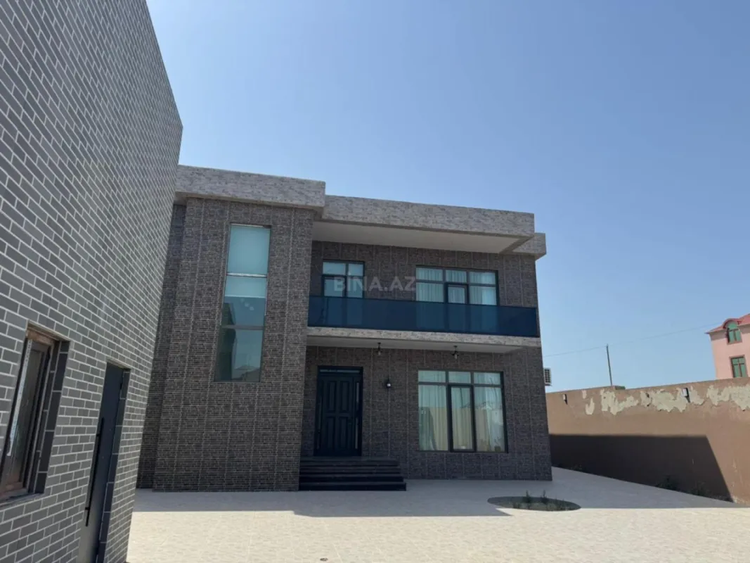 Satılır 7 otaqlı həyət evi 380 m²