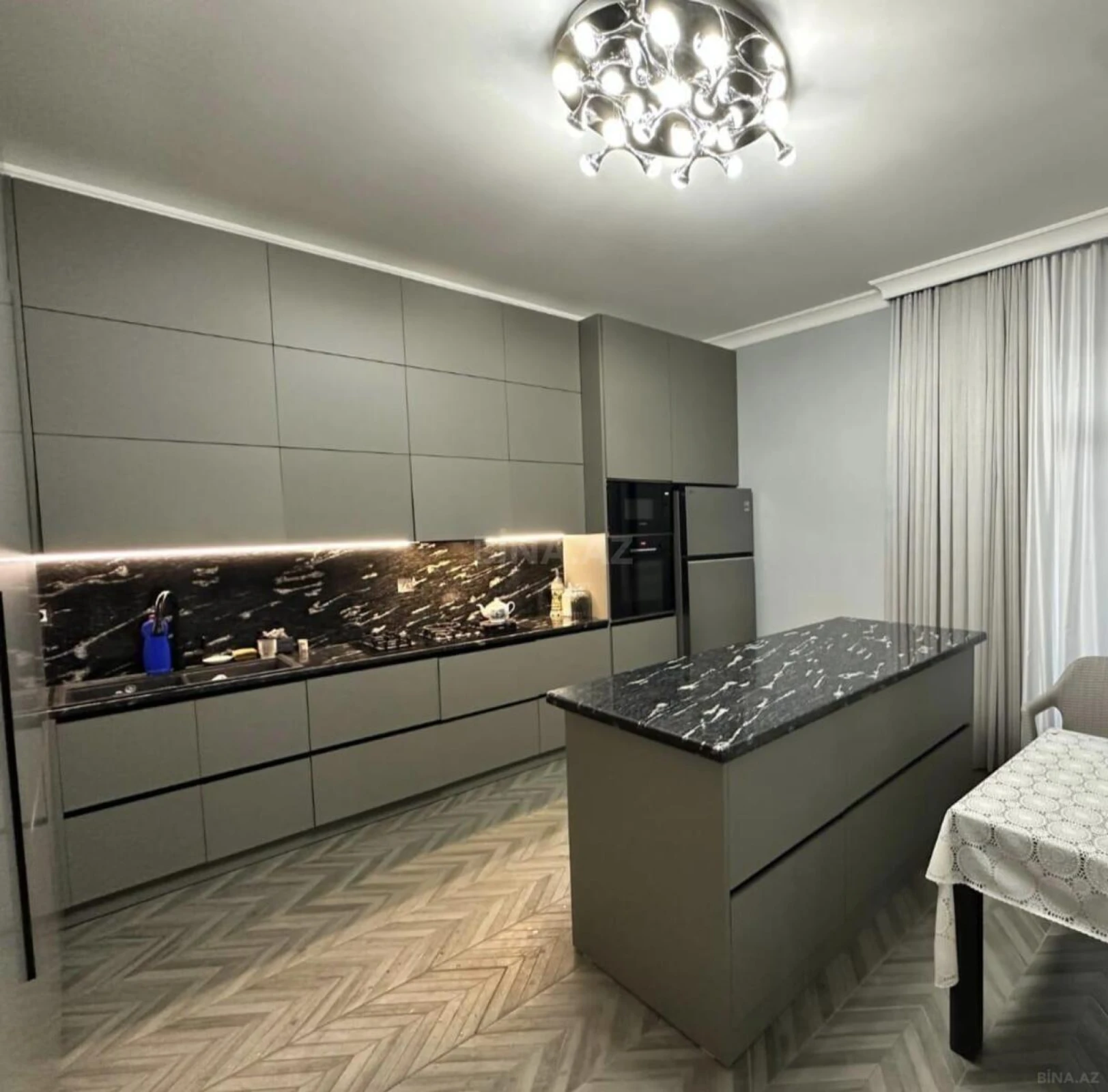 Satılır 7 otaqlı həyət evi 380 m²