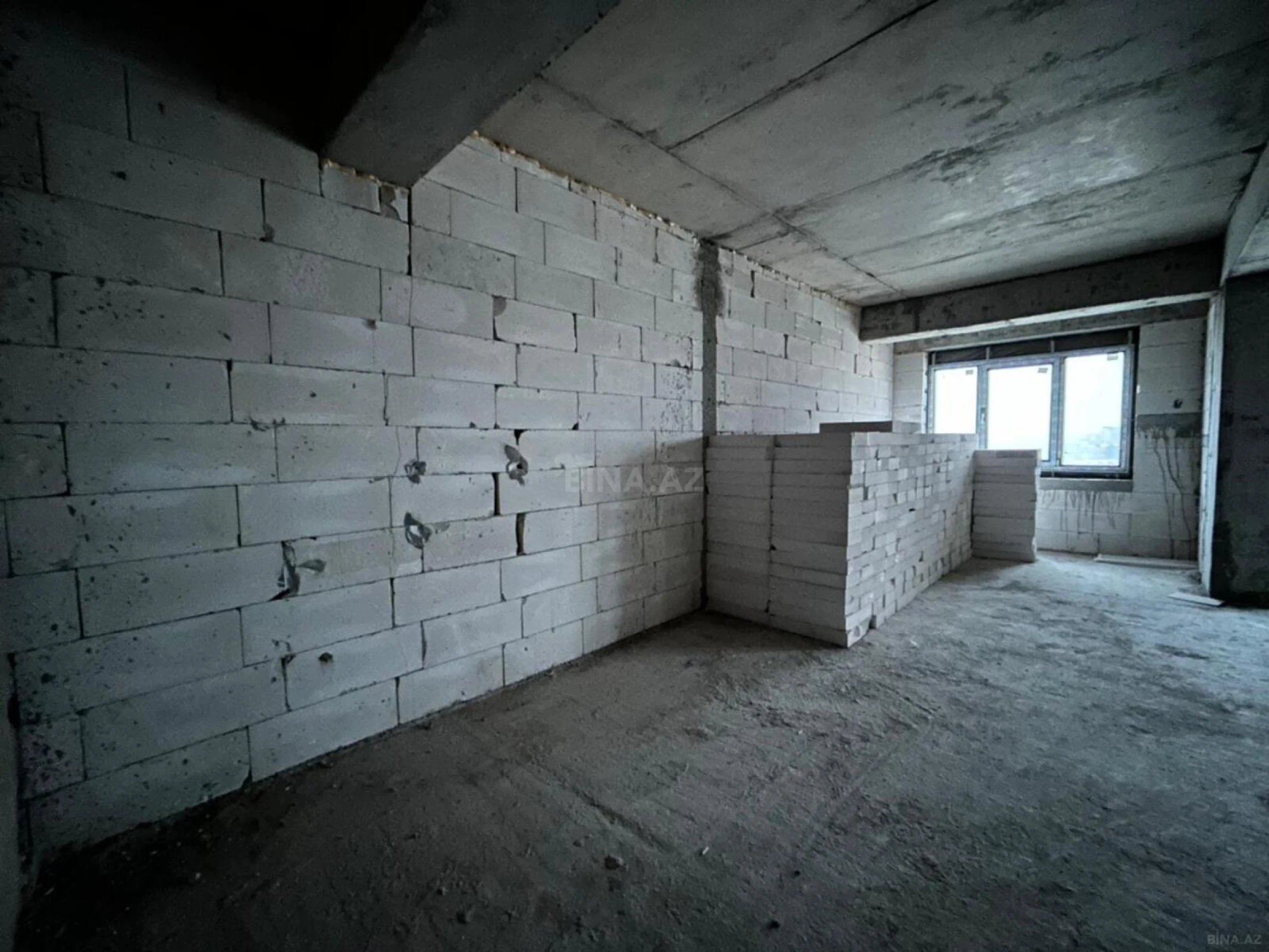 Satılır 3 otaqlı mənzil 112 m²