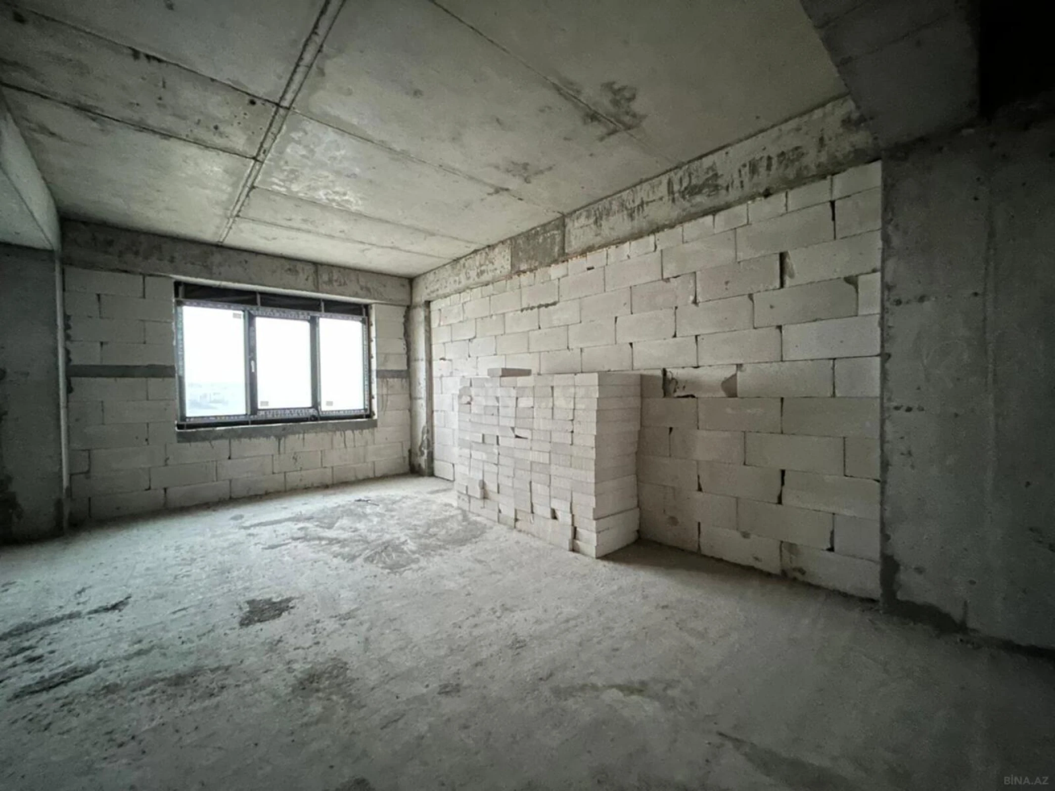 Satılır 3 otaqlı mənzil 112 m²