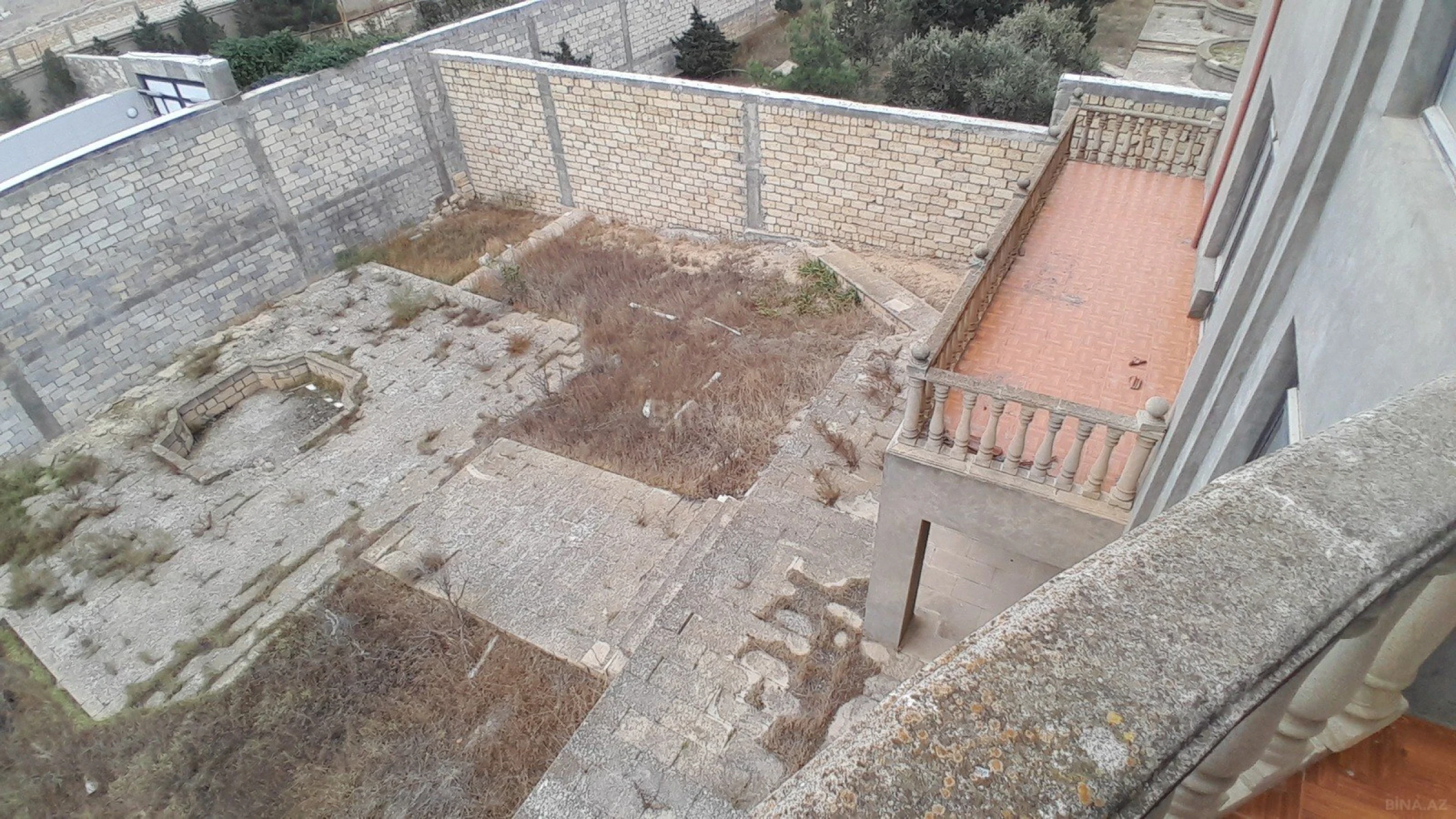 Satılır 6 otaqlı həyət evi 350 m²