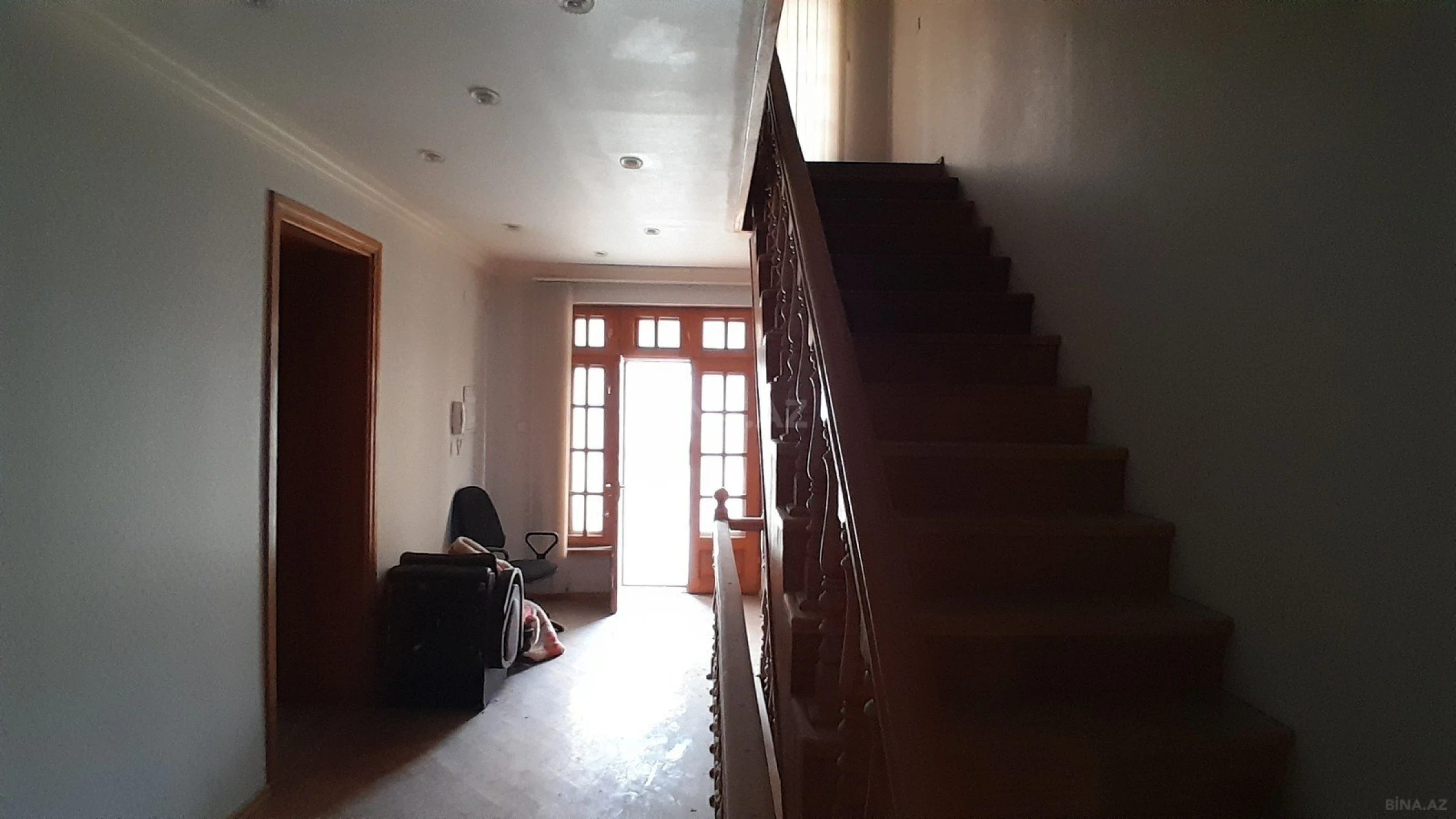 Satılır 6 otaqlı həyət evi 350 m²
