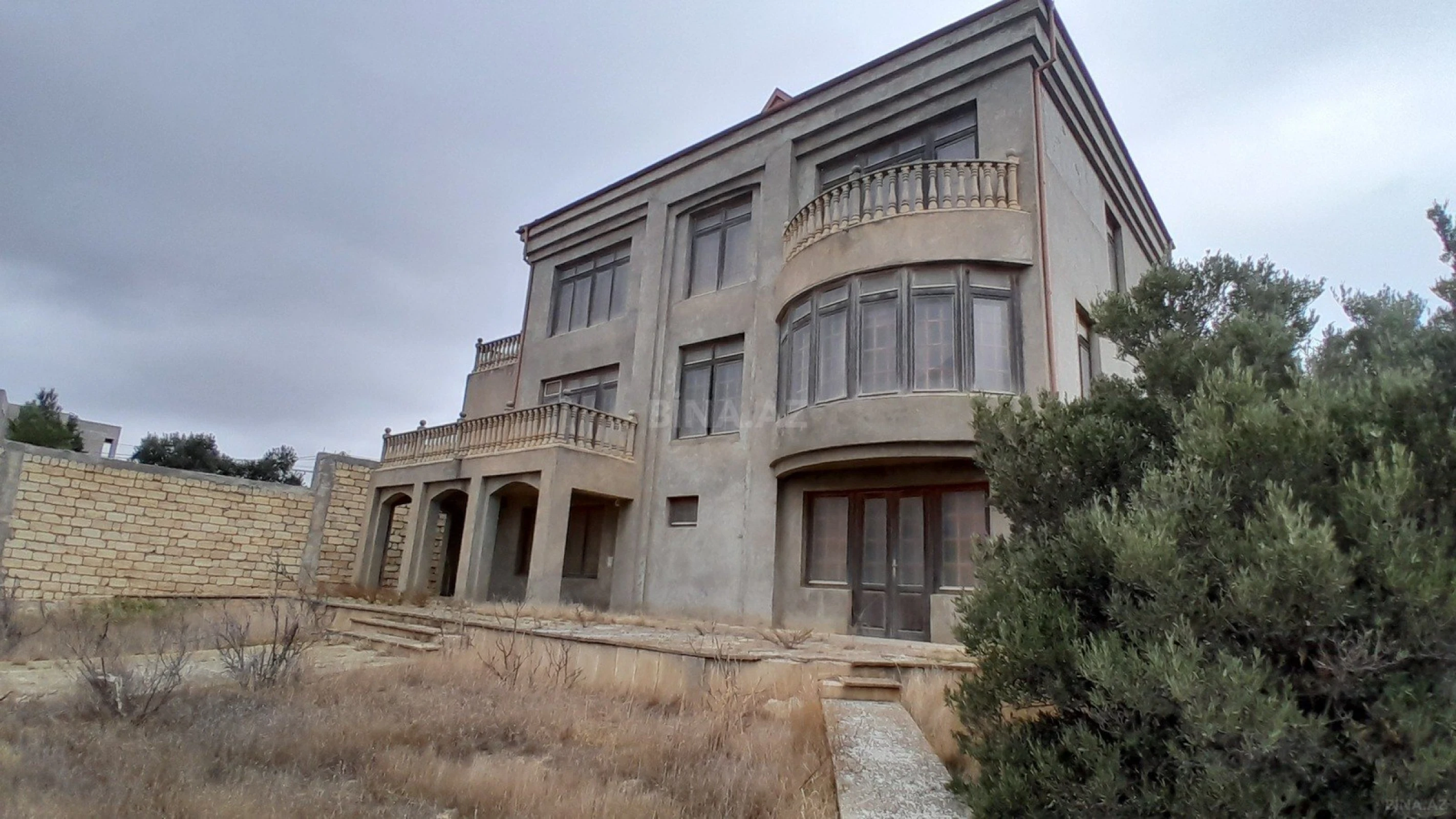 Satılır 6 otaqlı həyət evi 350 m²