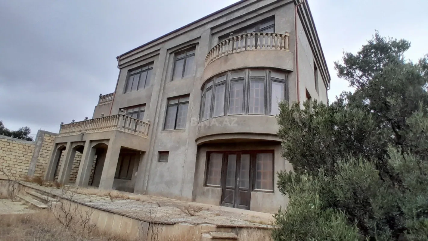 Satılır 6 otaqlı həyət evi 350 m²