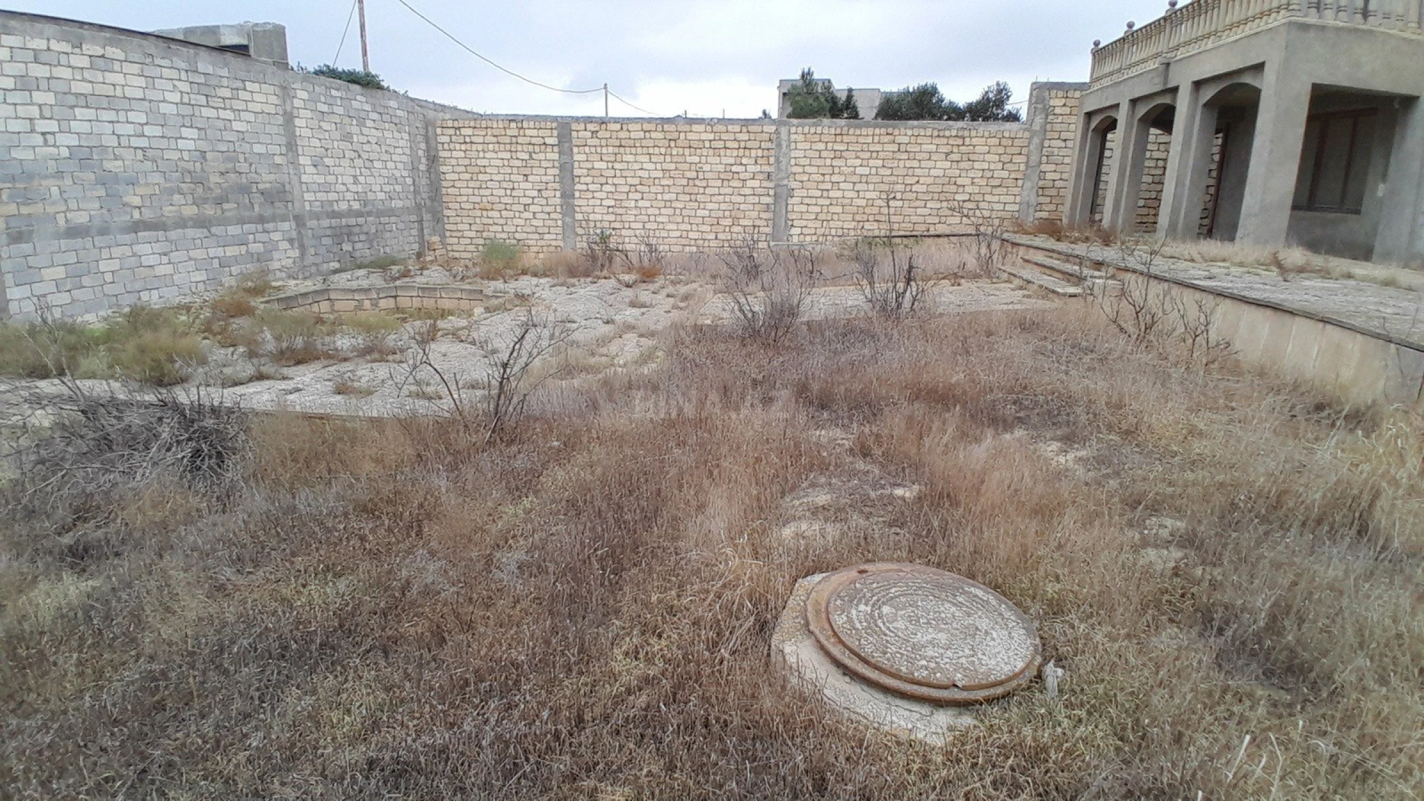 Satılır 6 otaqlı həyət evi 350 m²