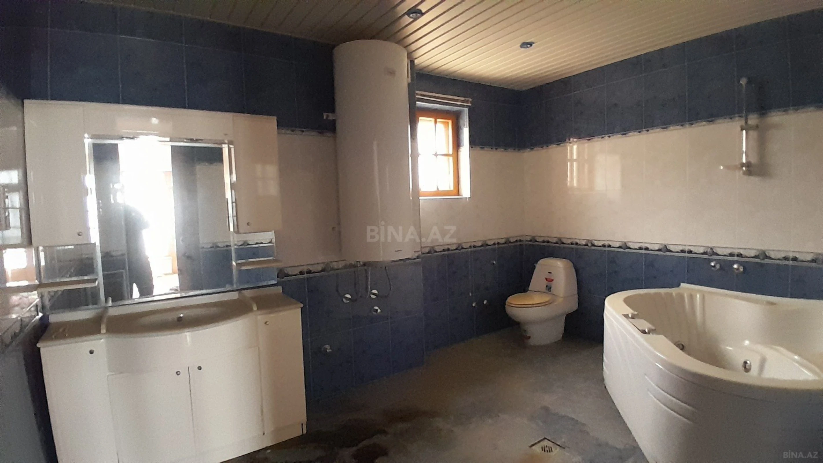 Satılır 6 otaqlı həyət evi 350 m²