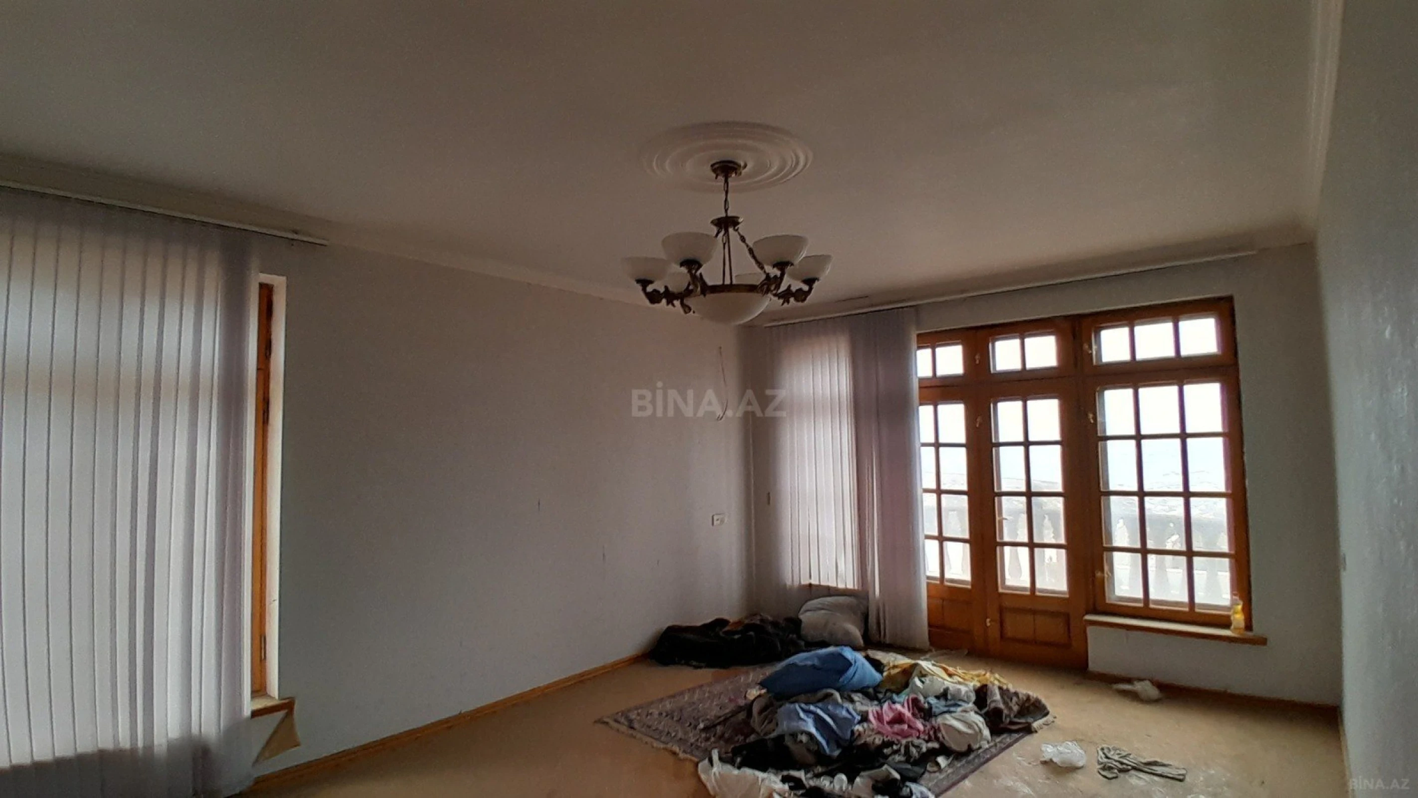 Satılır 6 otaqlı həyət evi 350 m²