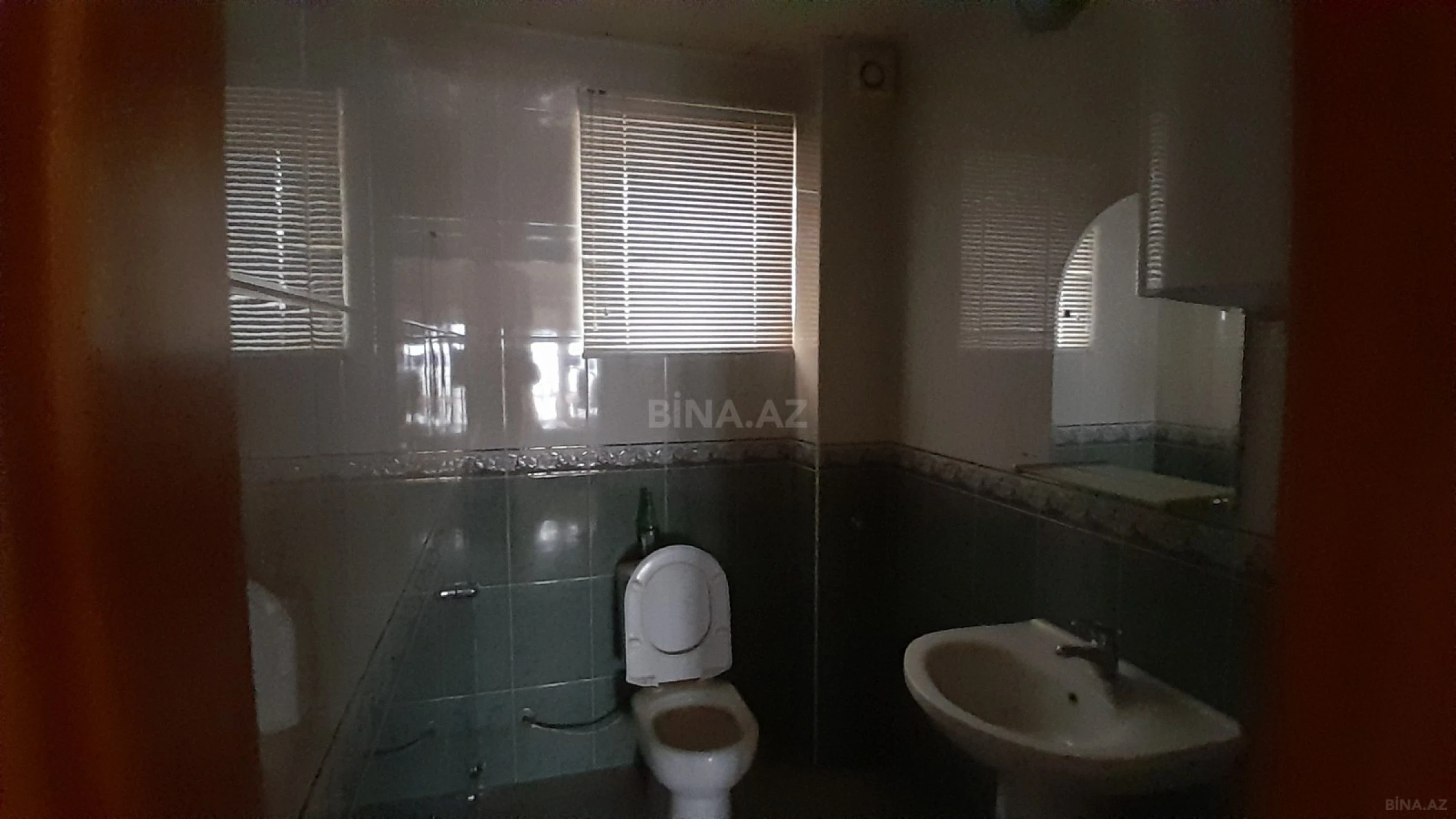 Satılır 6 otaqlı həyət evi 350 m²