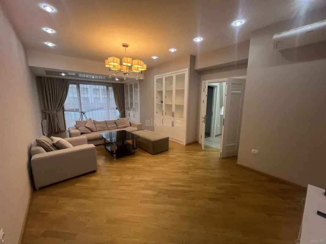 Kirayə verilir 2 otaqlı mənzil 96 m²