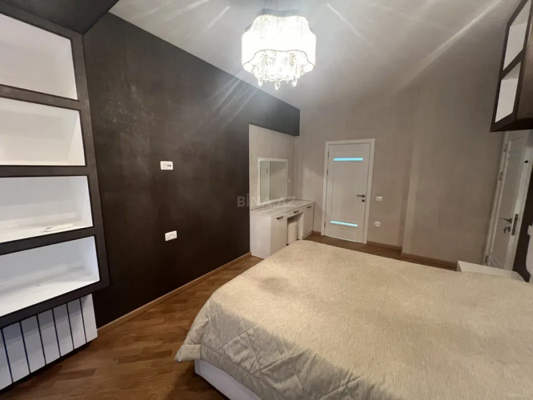 Kirayə verilir 2 otaqlı mənzil 96 m²
