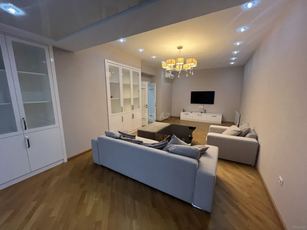 Kirayə verilir 2 otaqlı mənzil 96 m²
