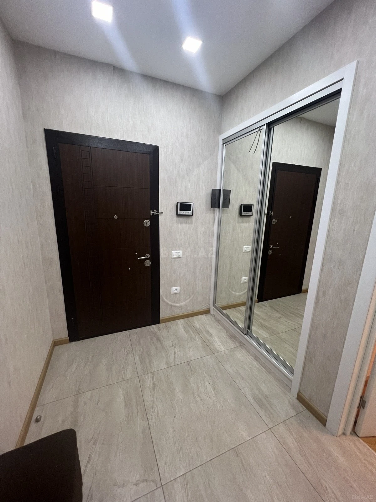 Kirayə verilir 2 otaqlı mənzil 96 m²