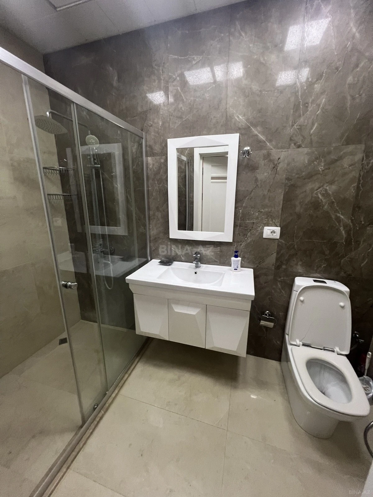 Kirayə verilir 2 otaqlı mənzil 96 m²