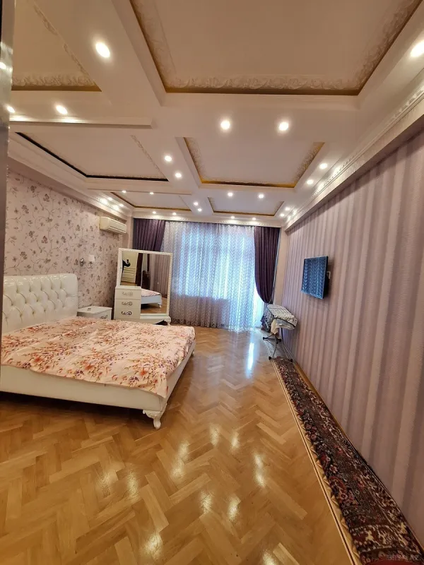 Satılır 3 otaqlı mənzil 150 m²