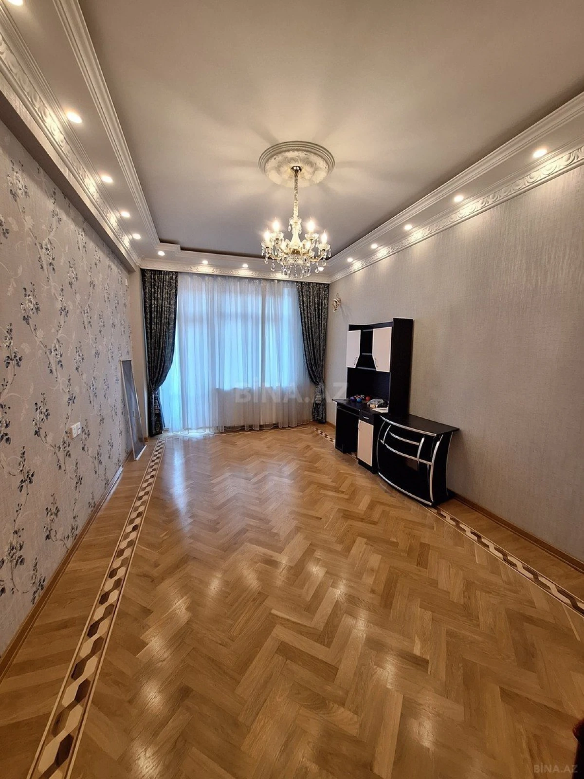 Satılır 3 otaqlı mənzil 150 m²