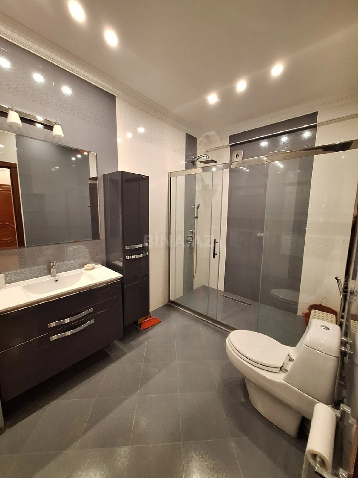 Satılır 3 otaqlı mənzil 150 m²