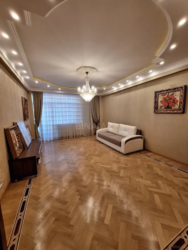Satılır 3 otaqlı mənzil 150 m²