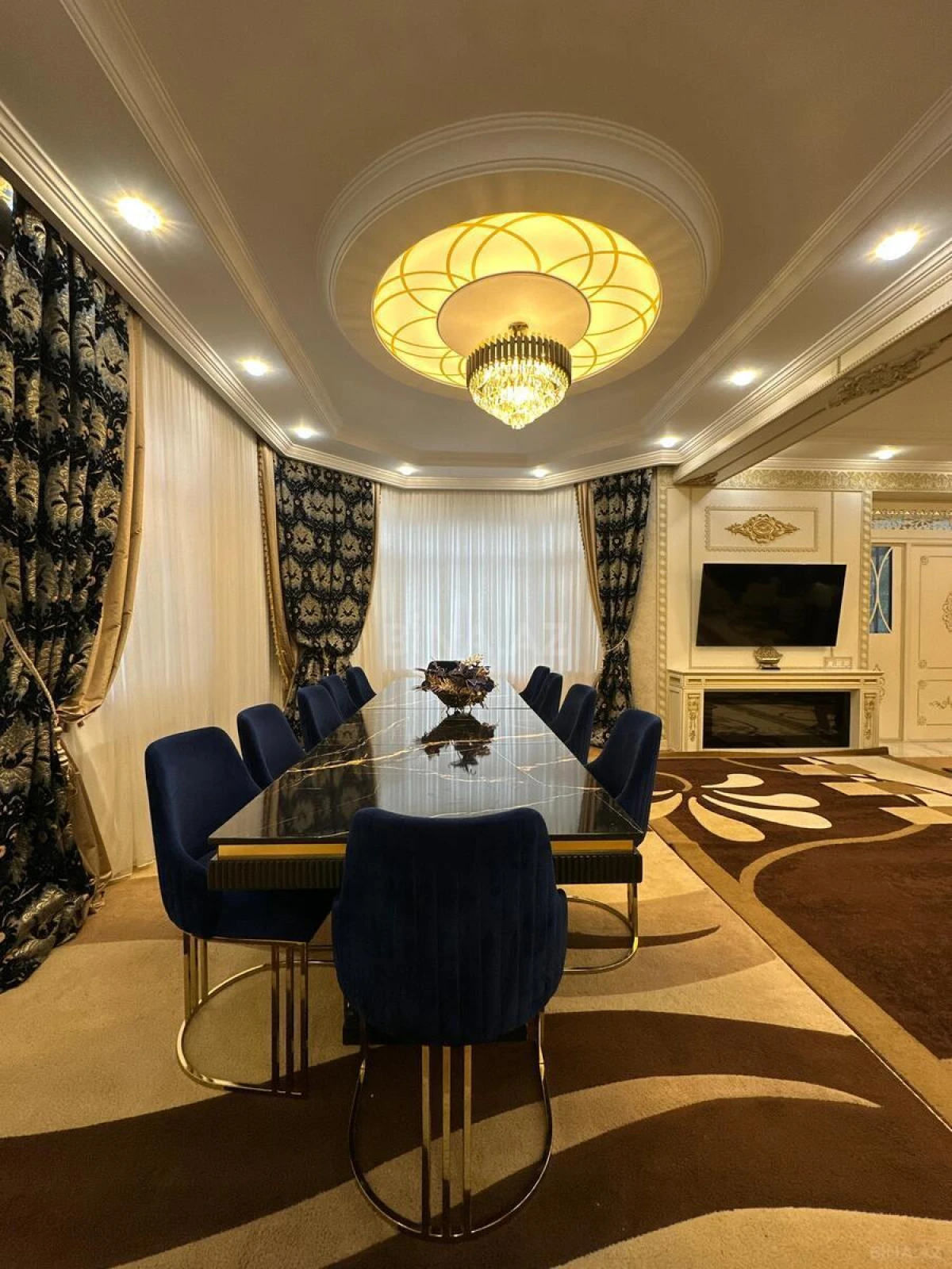 Satılır 10 otaqlı həyət evi 680 m²