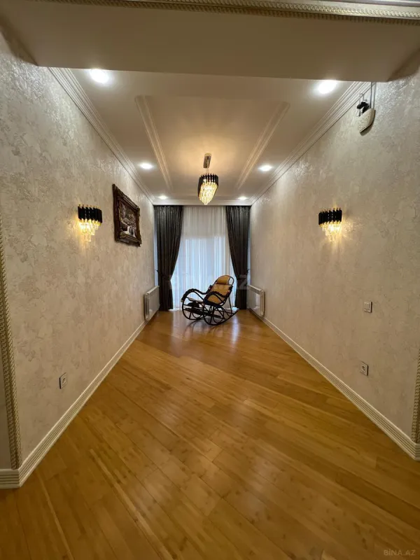 Satılır 10 otaqlı həyət evi 680 m²
