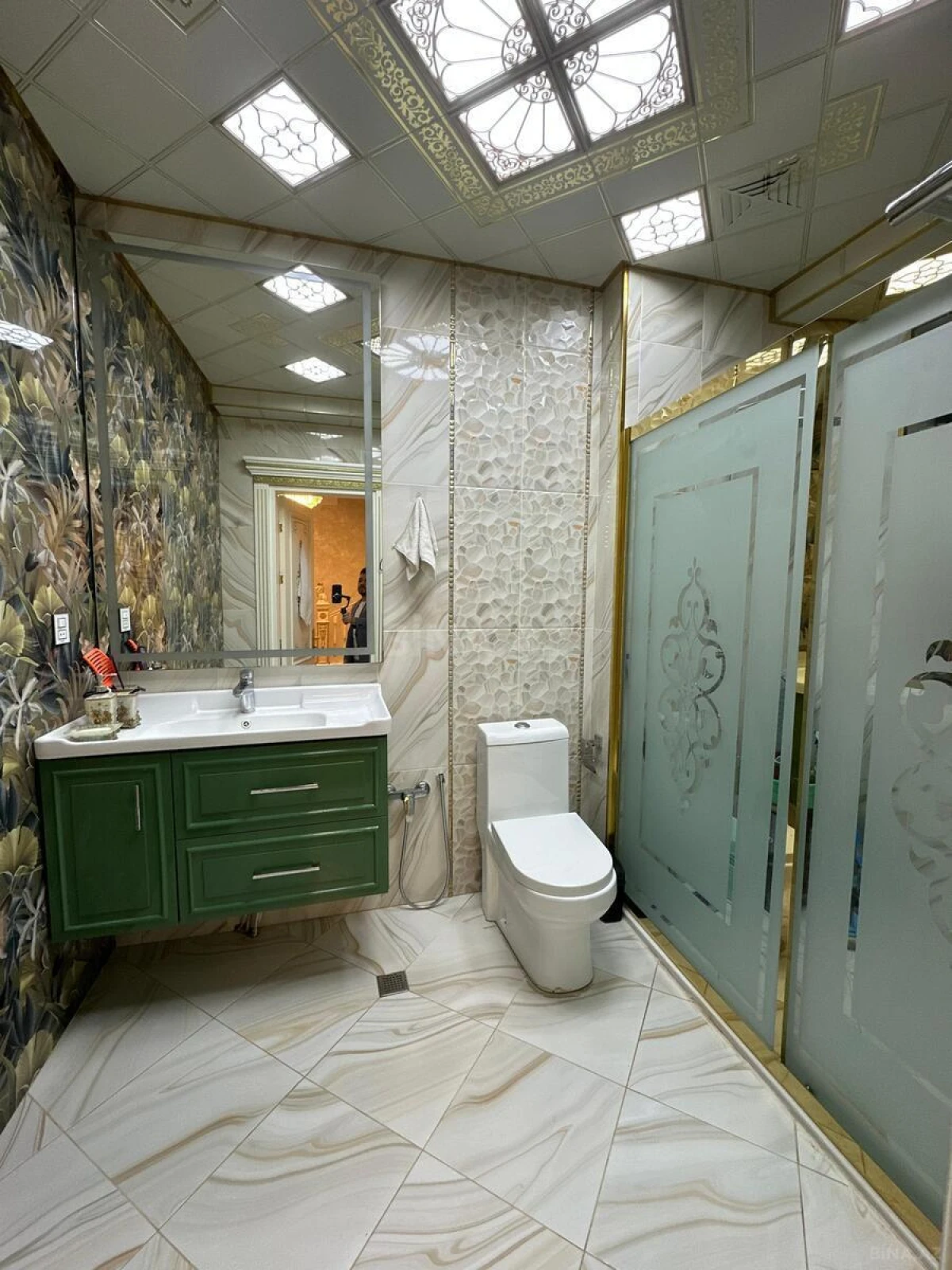 Satılır 10 otaqlı həyət evi 680 m²