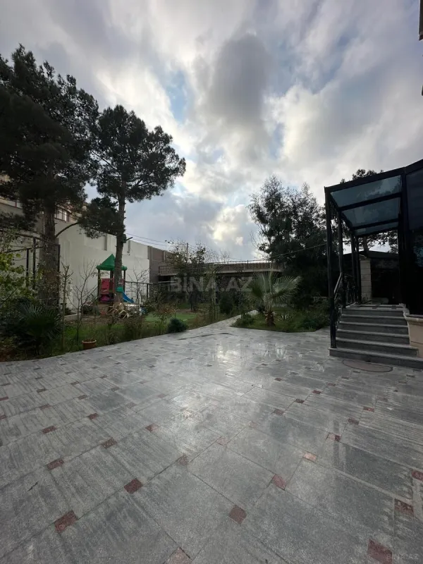 Satılır 10 otaqlı həyət evi 680 m²